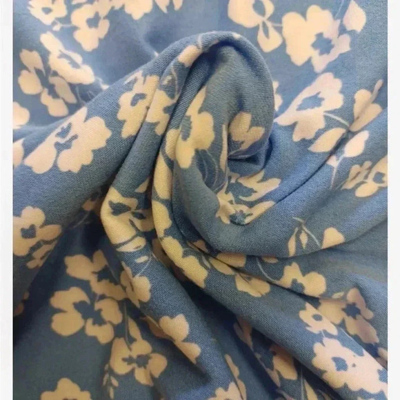 Suzy Shier Blue  Floral Short Sleeve Top Size Medium - Picture 7 of 7